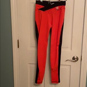 CLS leggings with scrunch booty detail